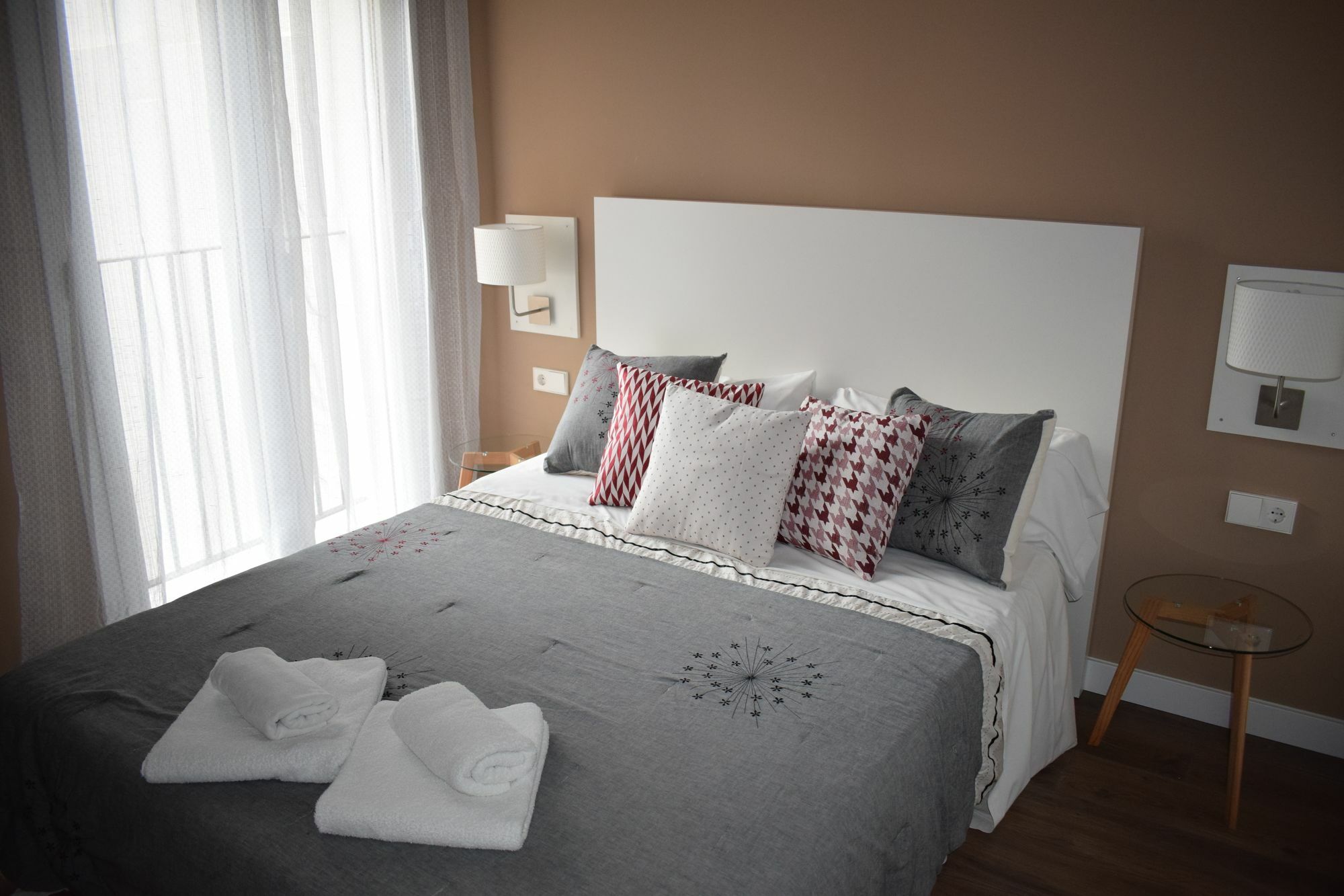 Perla Apartments Valence Extérieur photo